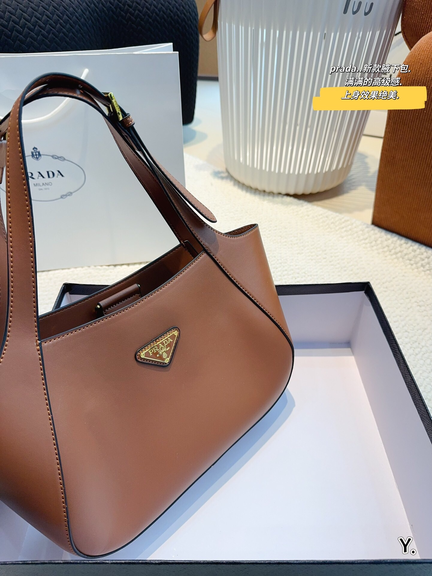 pra-new-arrival-hobo-bag-size-27-7-19cm-8302