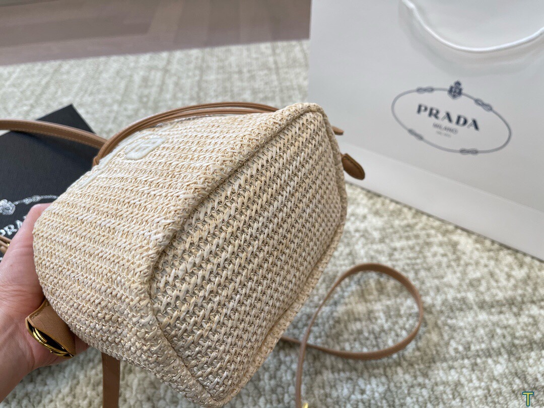 Pra nwe arrival bucket bag size: 18 * 22 cm