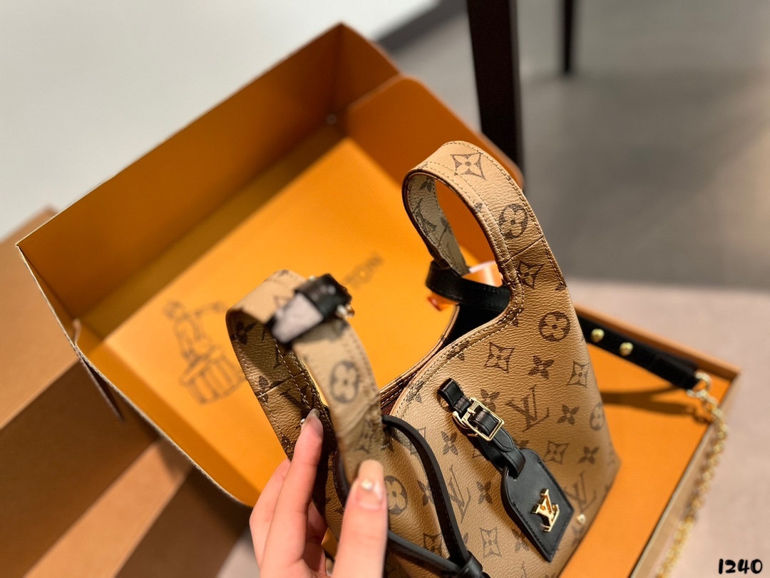 Louis new arrival bag size: 18 * 16cm