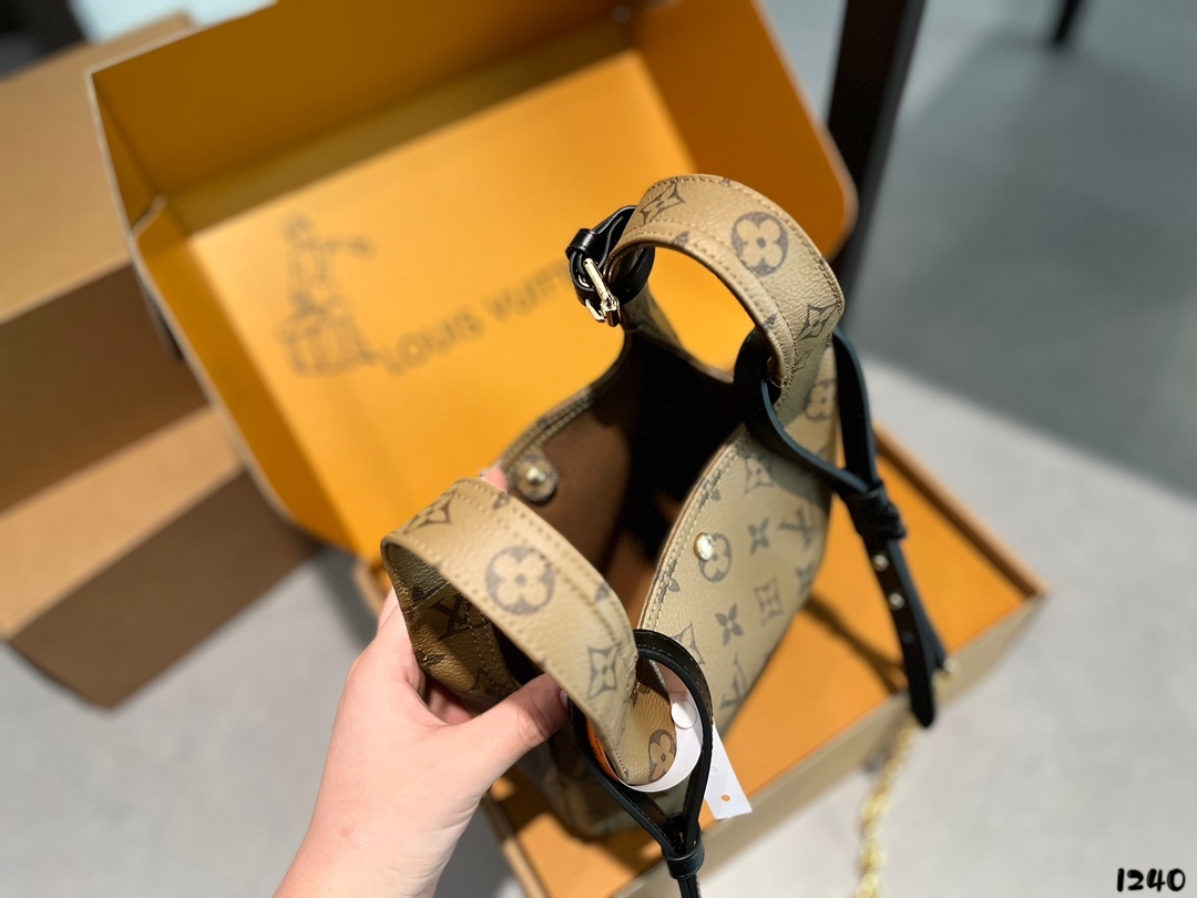 Louis new arrival bag size: 18 * 16cm