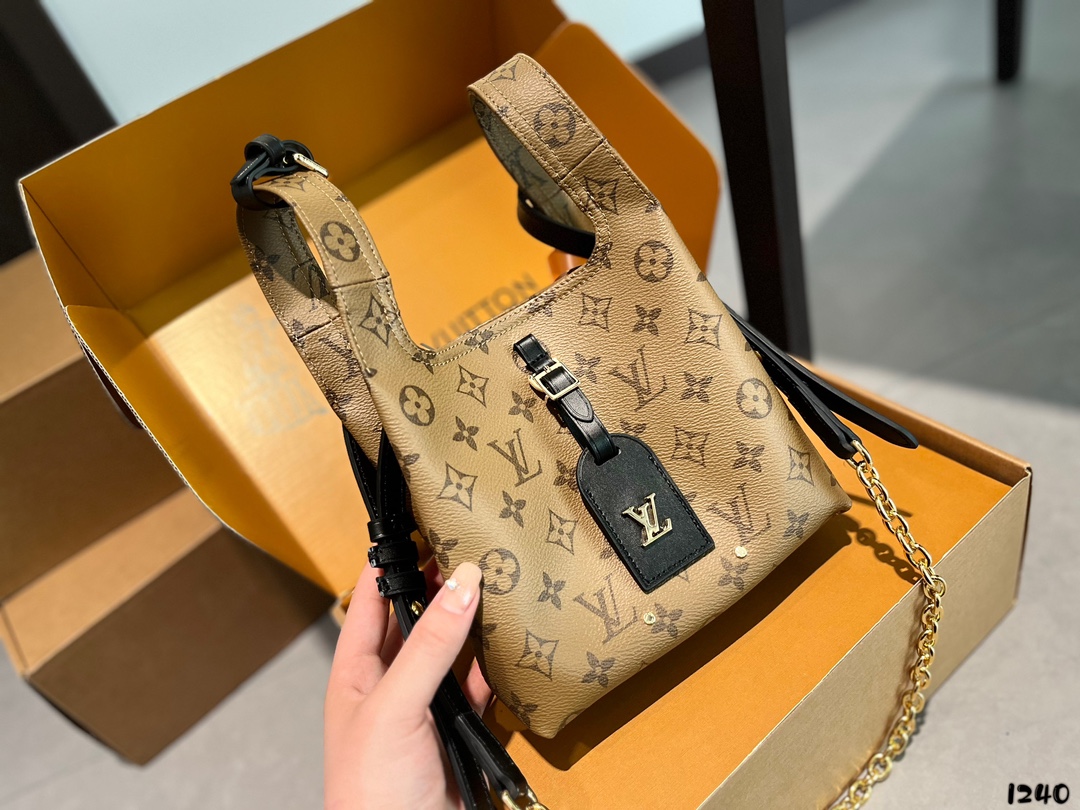 louis-new-arrival-bag-size-18-16cm-4977