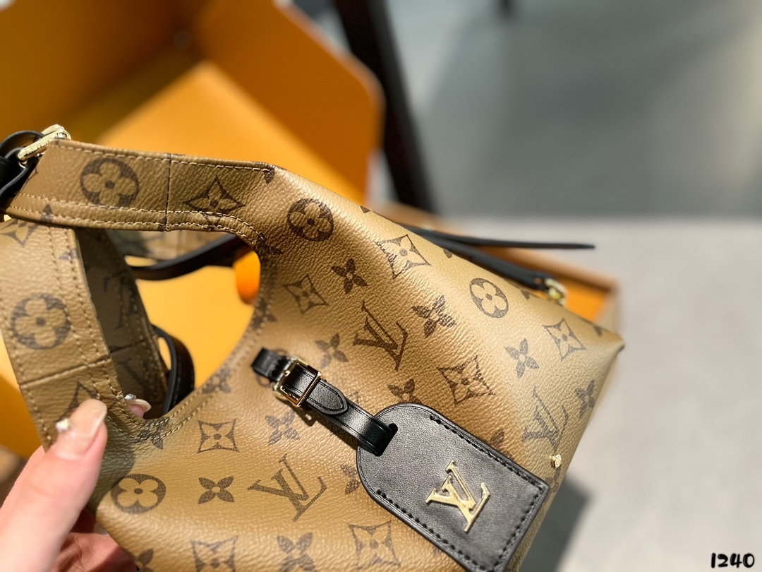 Louis new arrival bag size: 18 * 16cm