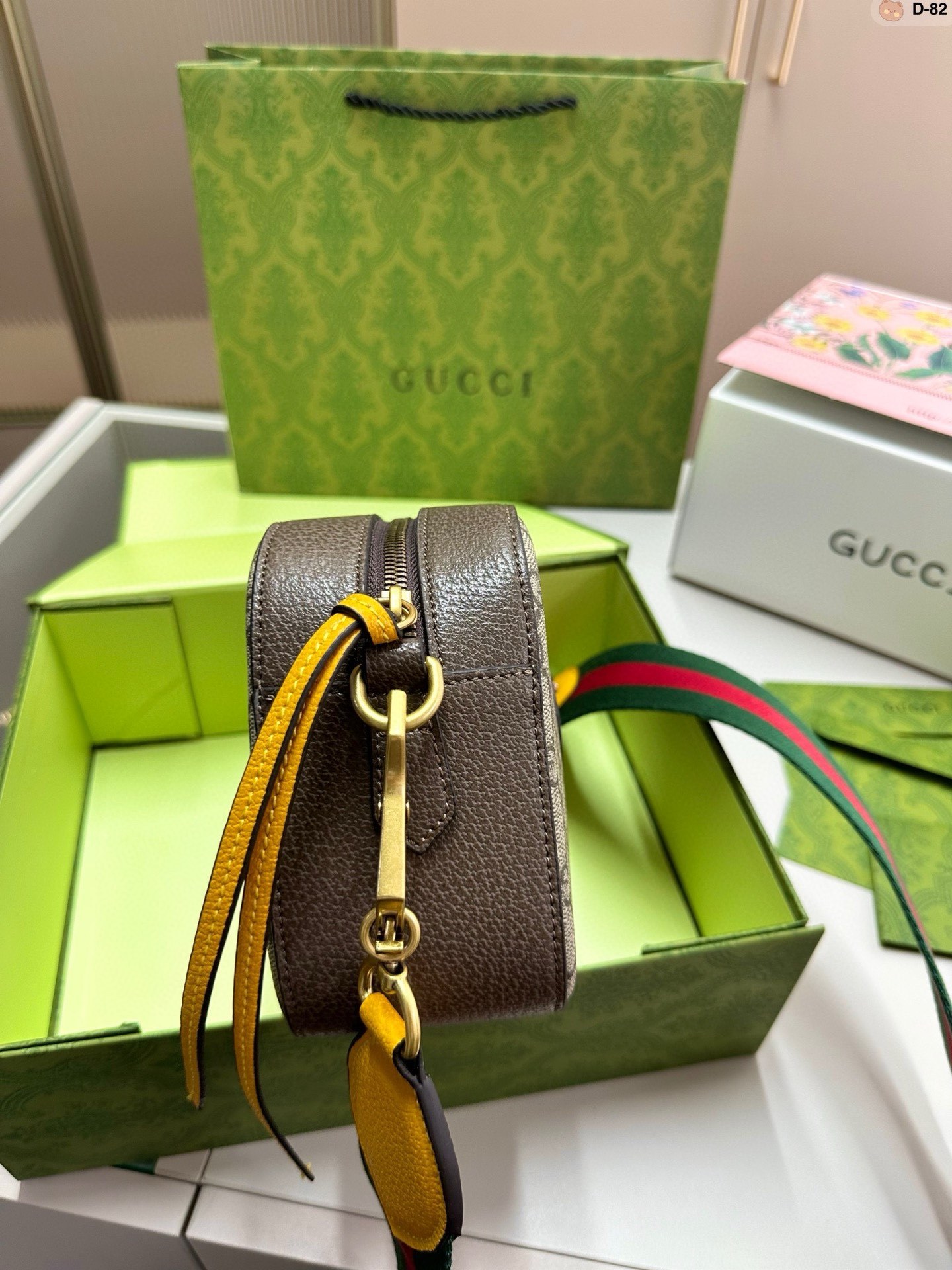 GG Marmont camera bag size: 22*8*15 cm