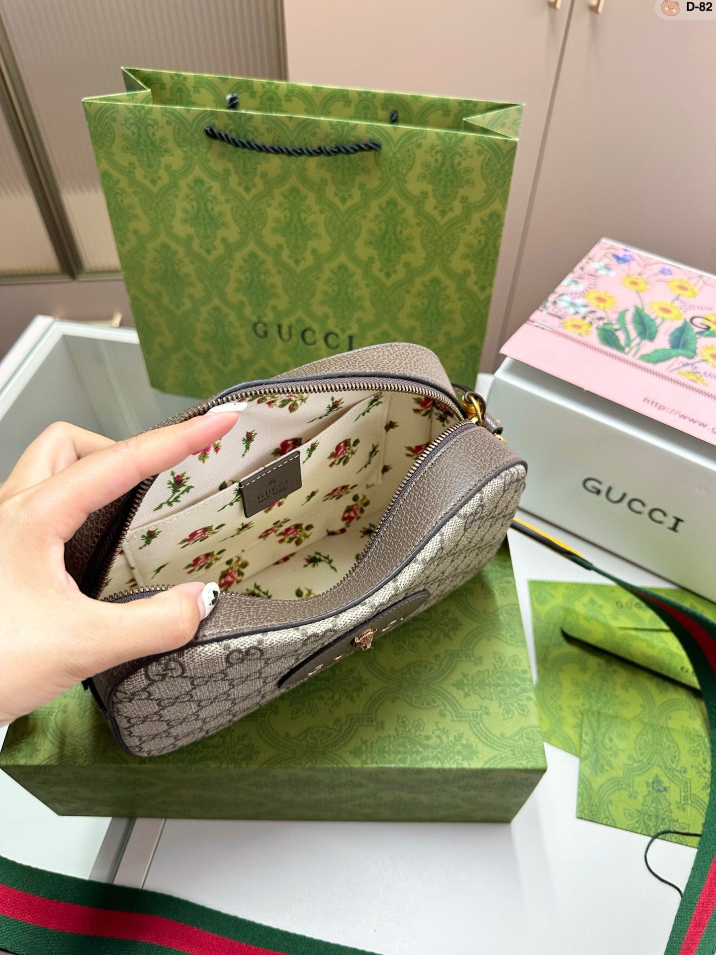 GG Marmont camera bag size: 22*8*15 cm