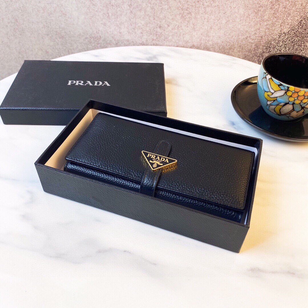 Pra new arrival wallet 01 size: 19x10 cm