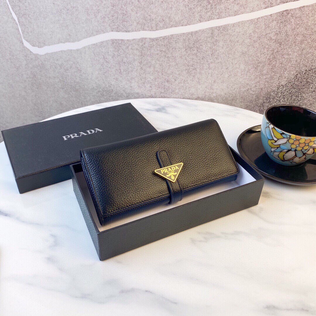 Pra new arrival wallet 01 size: 19x10 cm