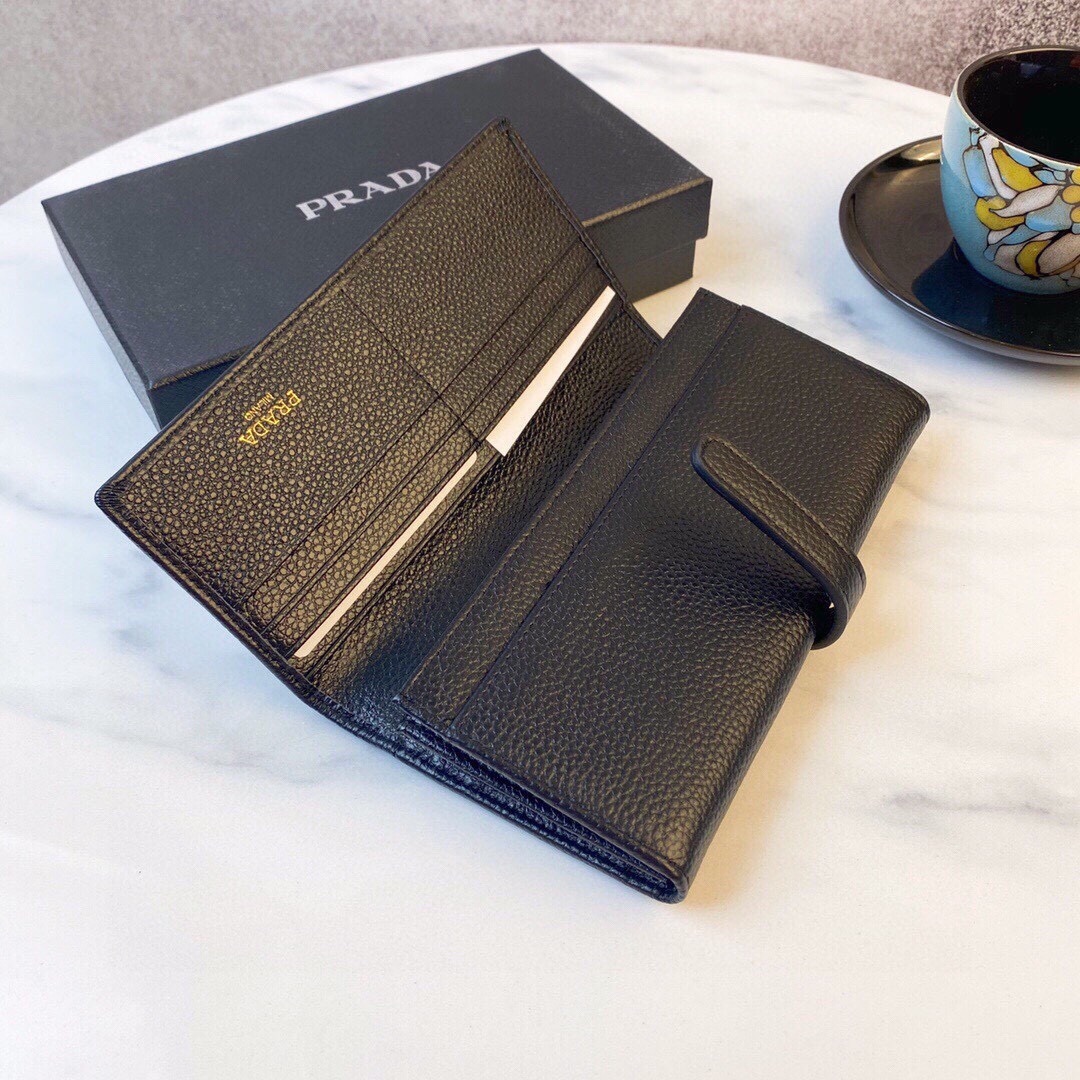 Pra new arrival wallet 01 size: 19x10 cm