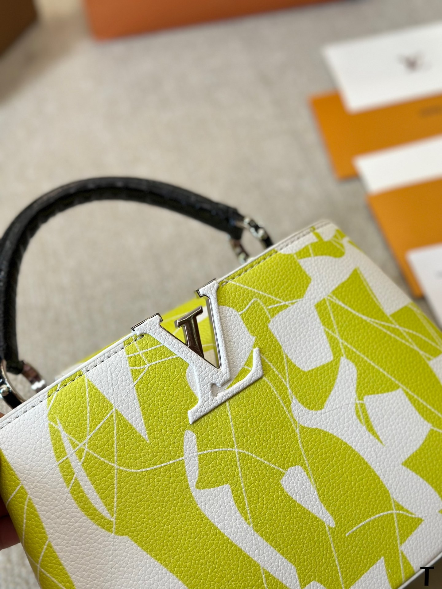 louis-capucines-new-arrival-bag-9233