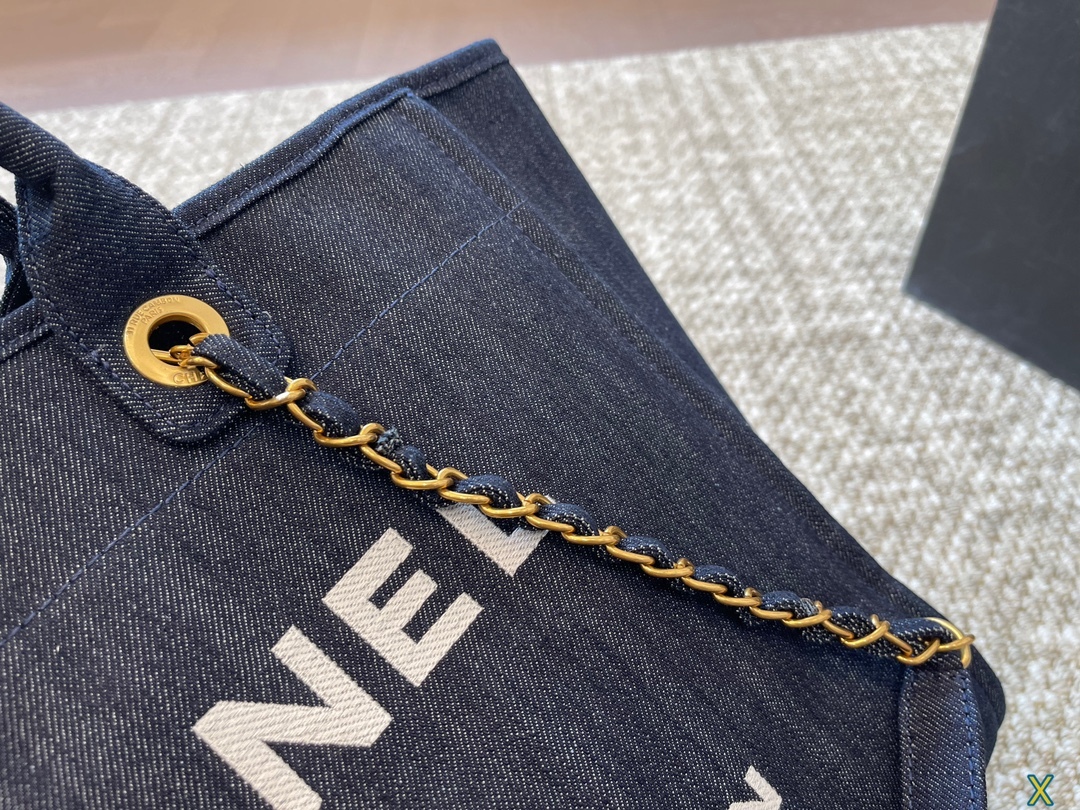 CC new arrival denime tote bag size:  37 * 31 cm