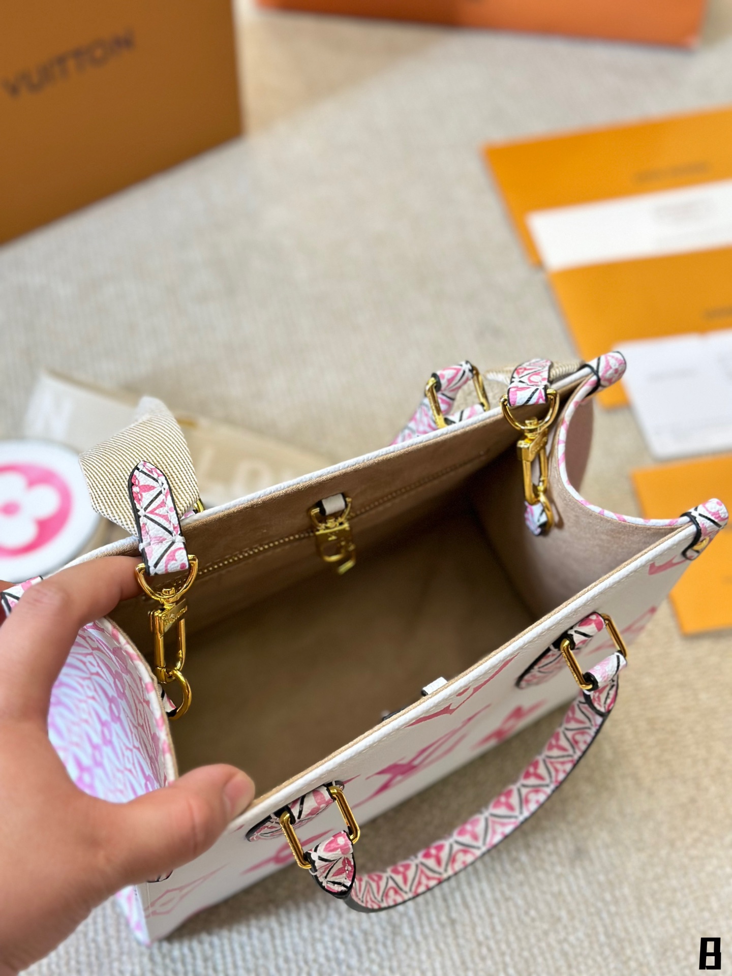 louis-new-arrival-onthego-bag-size-25cm-3947