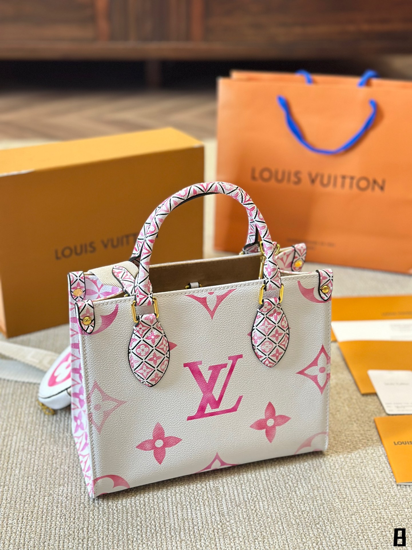 louis-new-arrival-onthego-bag-size-25cm-3947