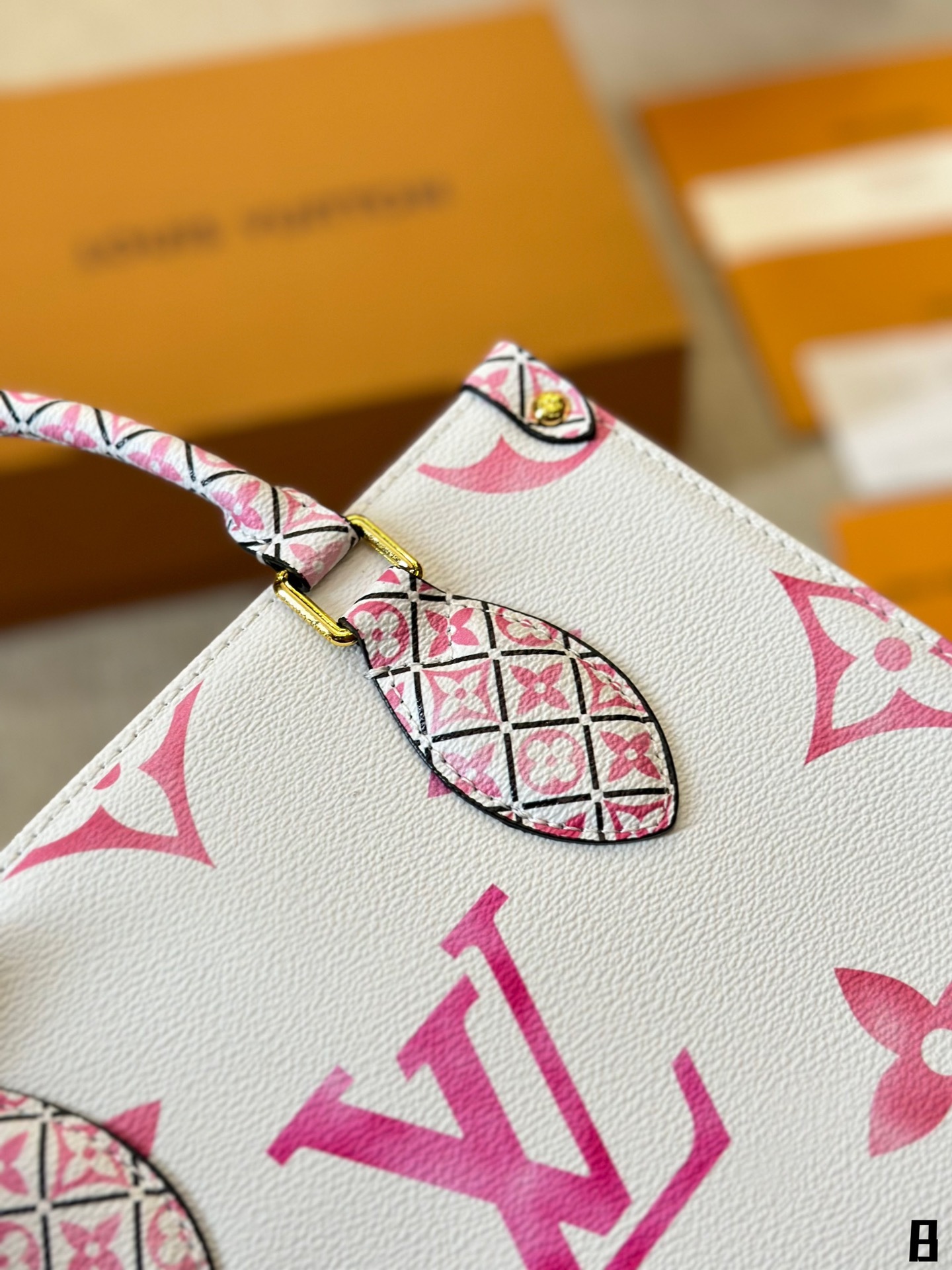 louis-new-arrival-onthego-bag-size-25cm-3947