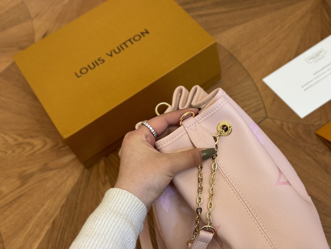 Louis new arrival summer bucket bag size: 29*22cm