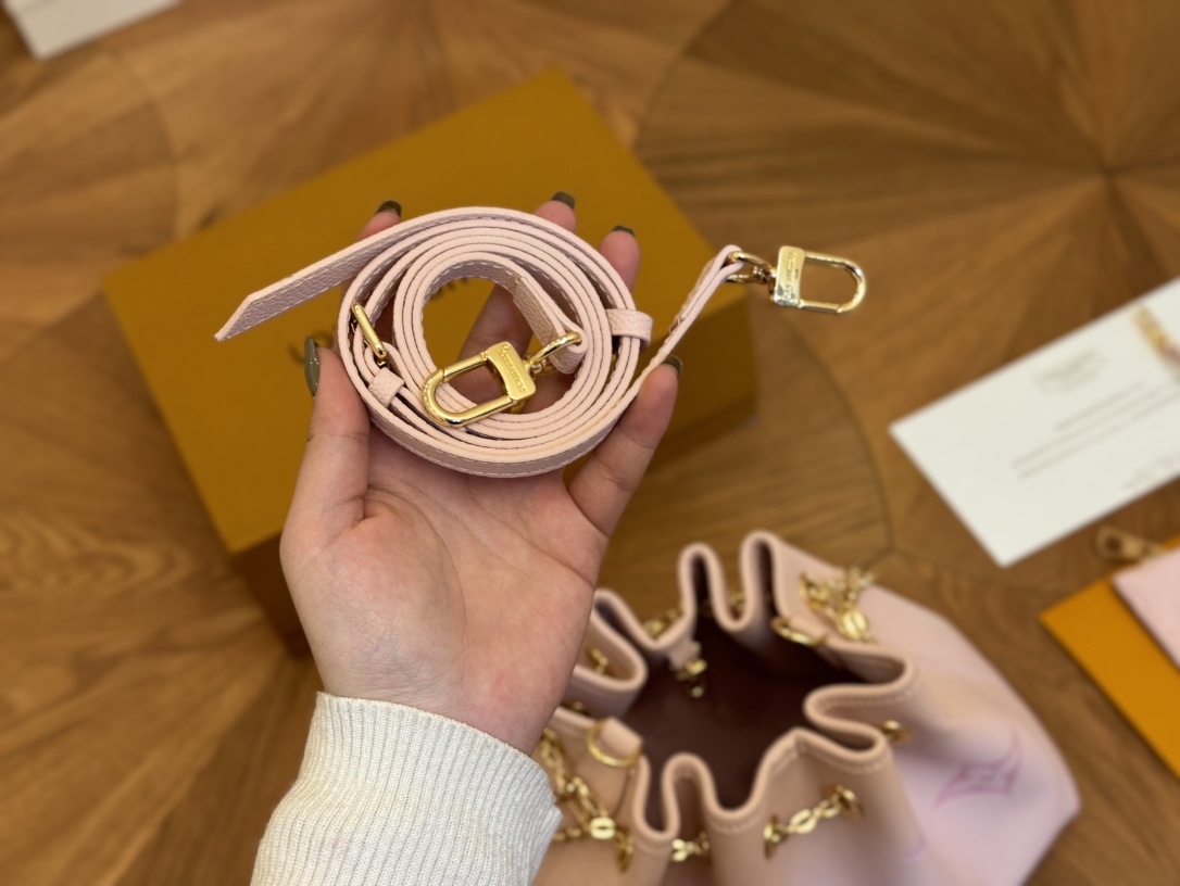 Louis new arrival summer bucket bag size: 29*22cm