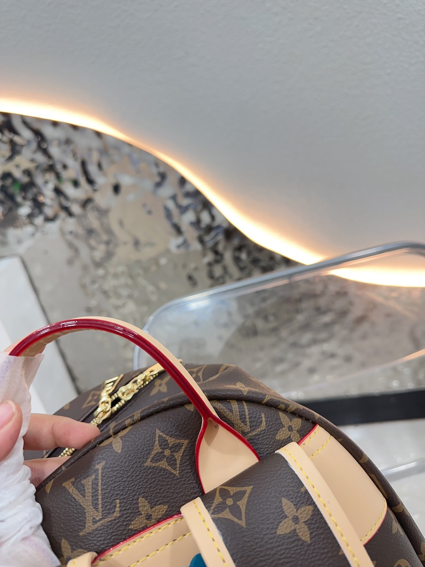 Louis new arrival backpack bag size: 33*41cm