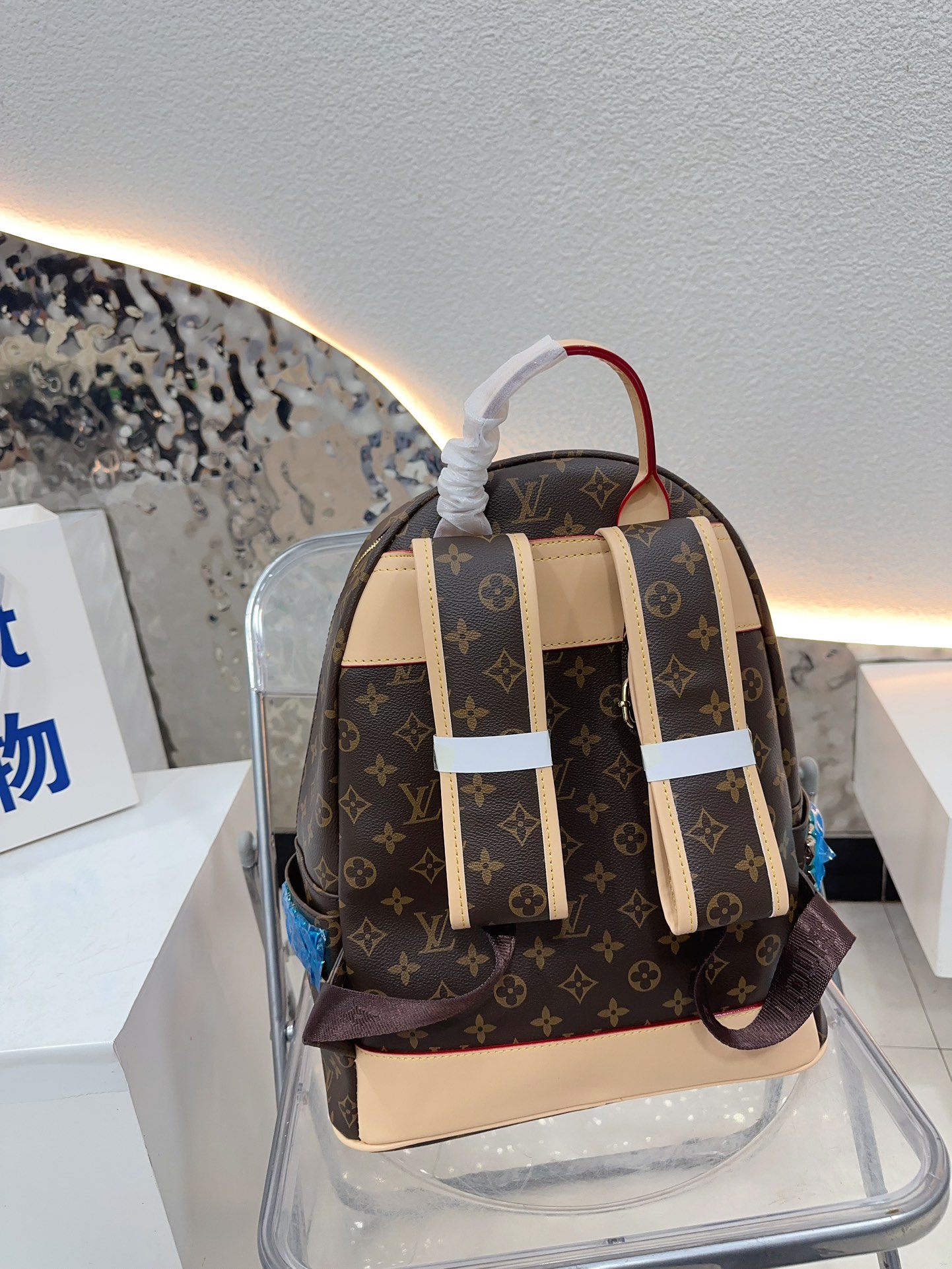 Louis new arrival backpack bag size: 33*41cm