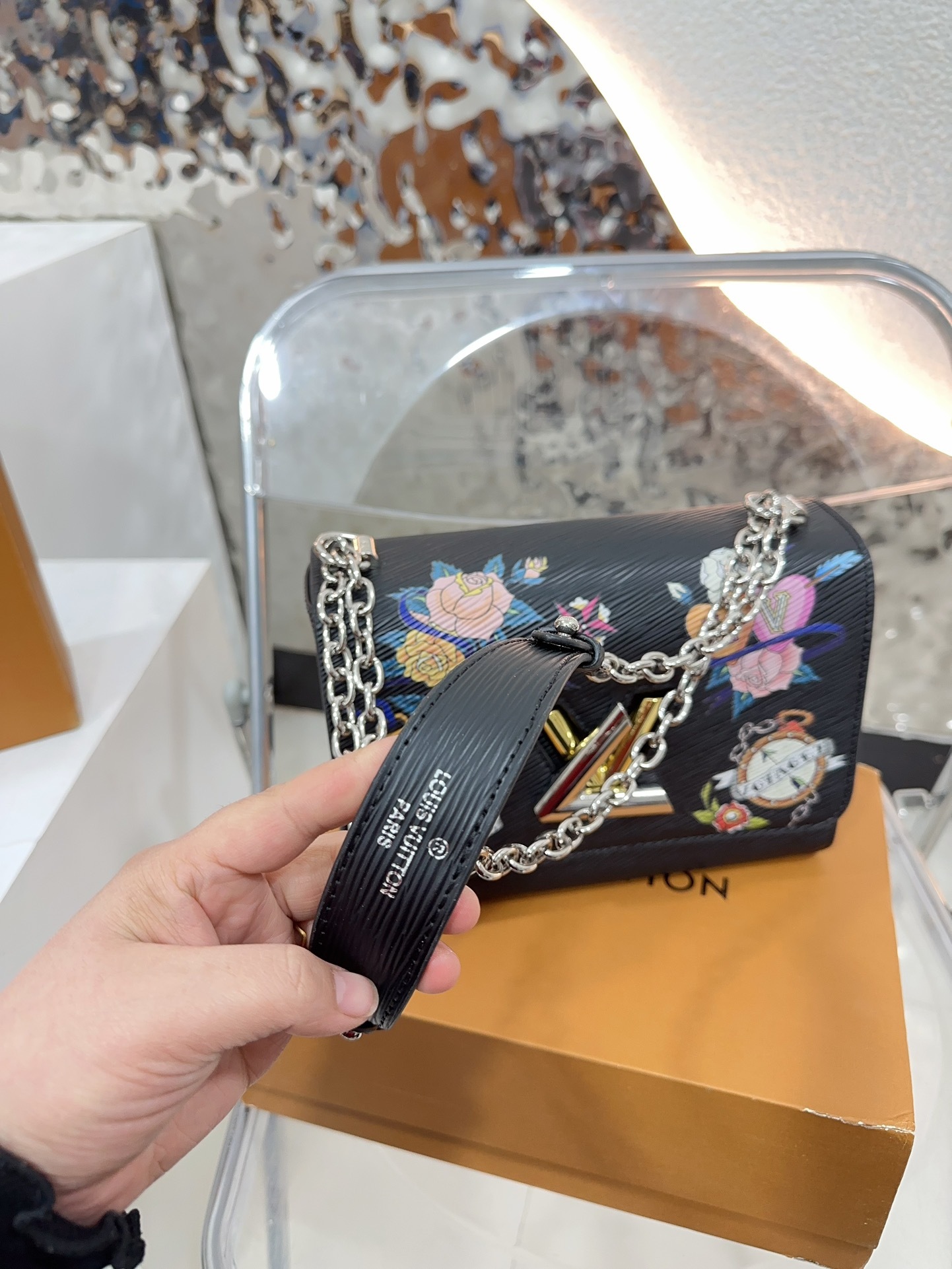 louis-new-arrival-twist-bag-size-23-16-cm-7260