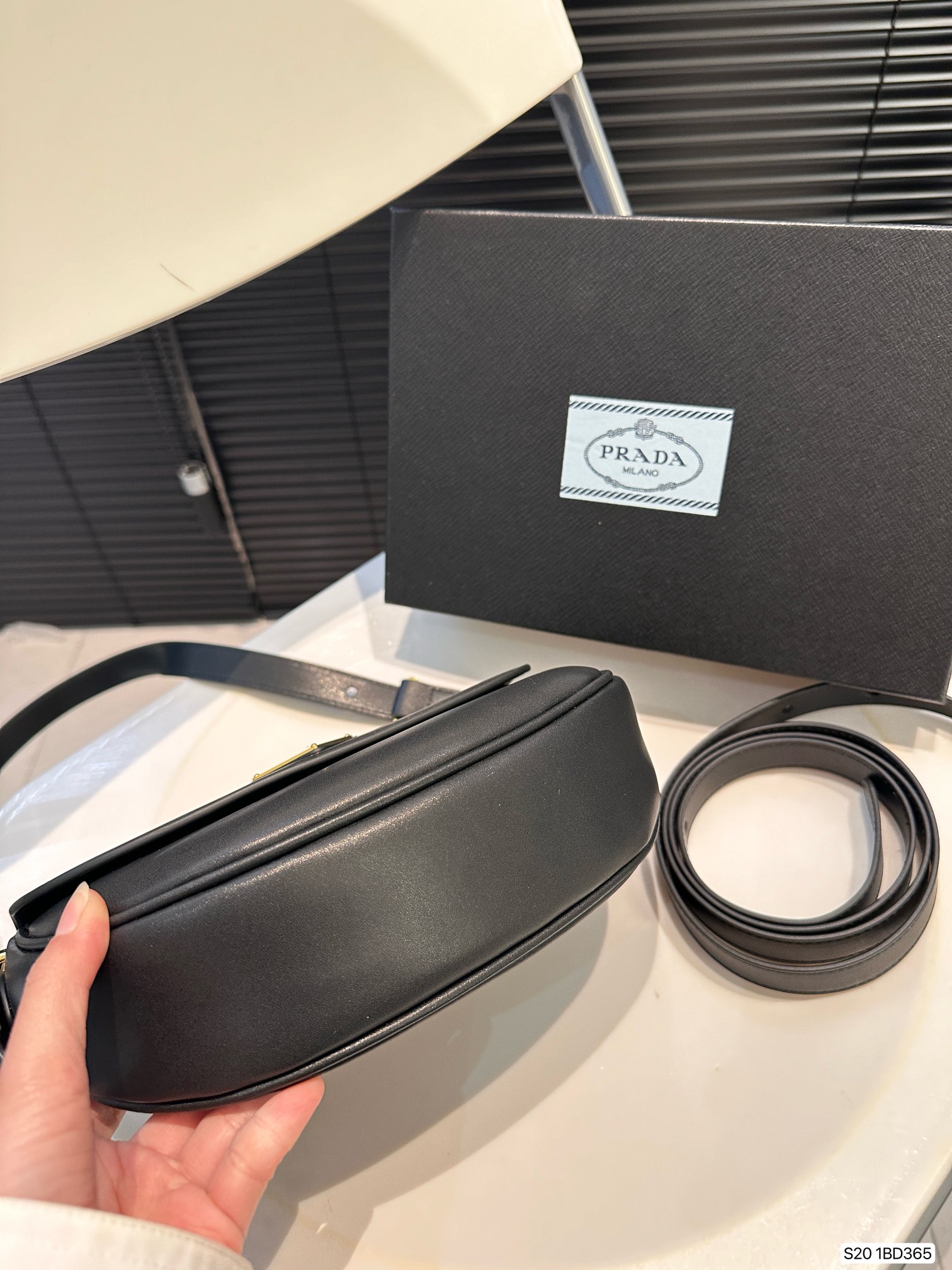 pra-new-arrival-bag-size-24-16-cm-9241