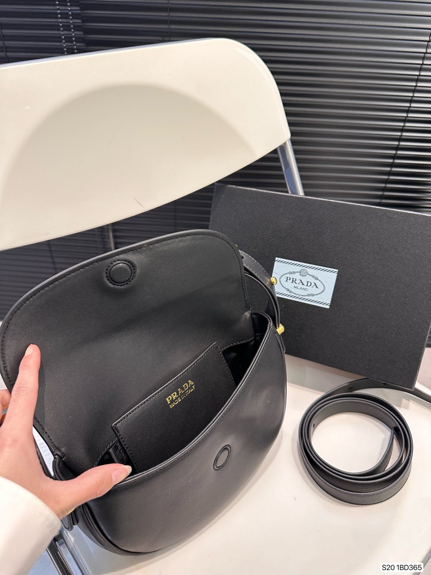 pra-new-arrival-bag-size-24-16-cm-9241