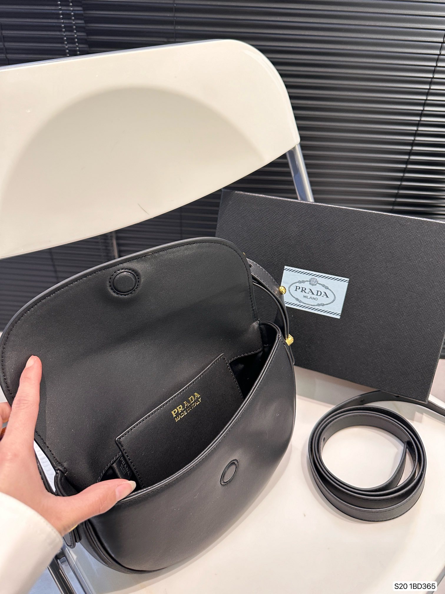 pra-new-arrival-bag-size-24-16-cm-9241