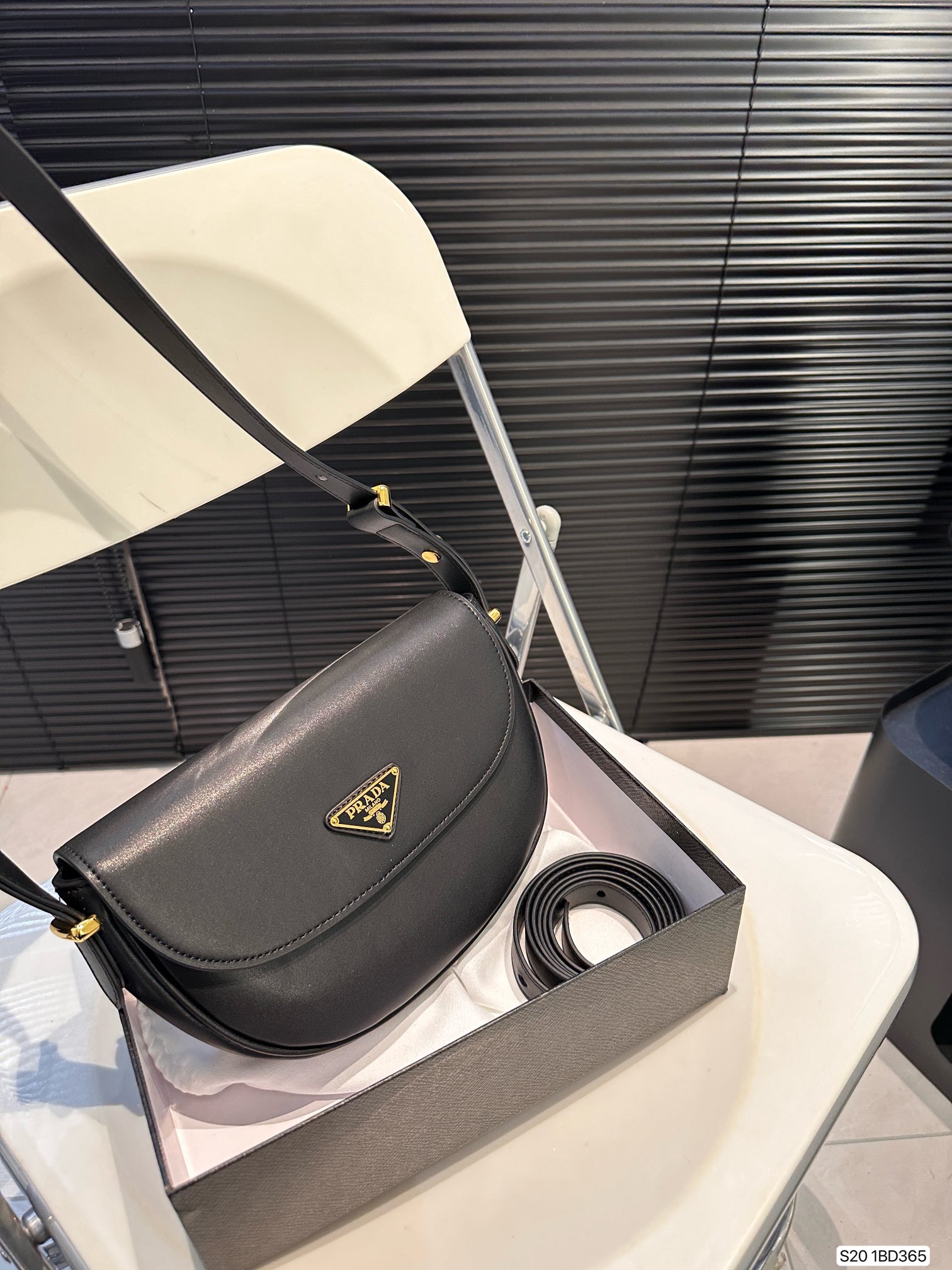 pra-new-arrival-bag-size-24-16-cm-9241