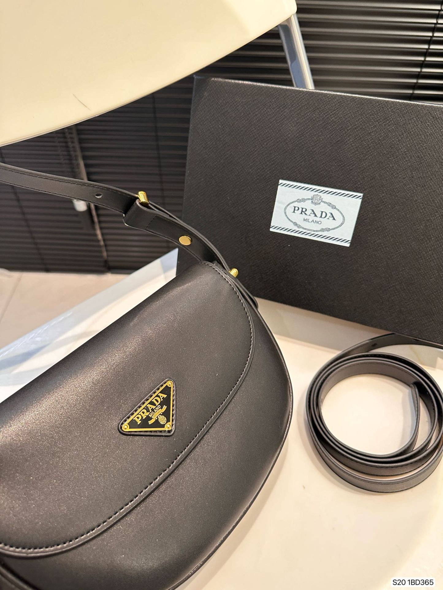 pra-new-arrival-bag-size-24-16-cm-9241