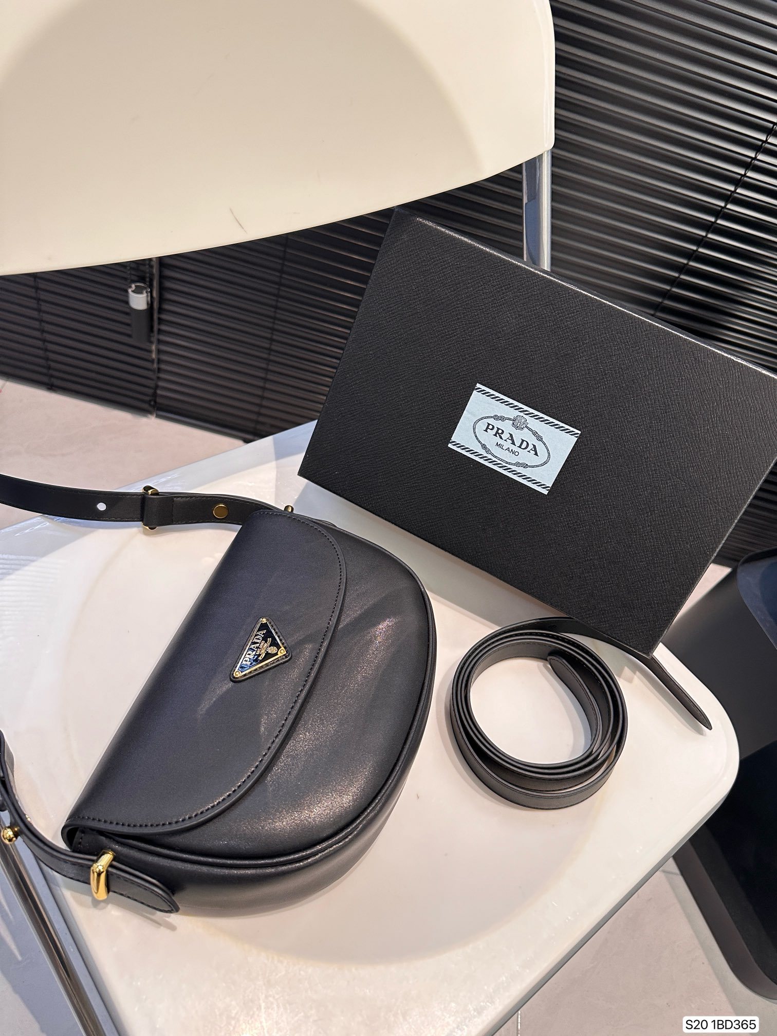 pra-new-arrival-bag-size-24-16-cm-9241