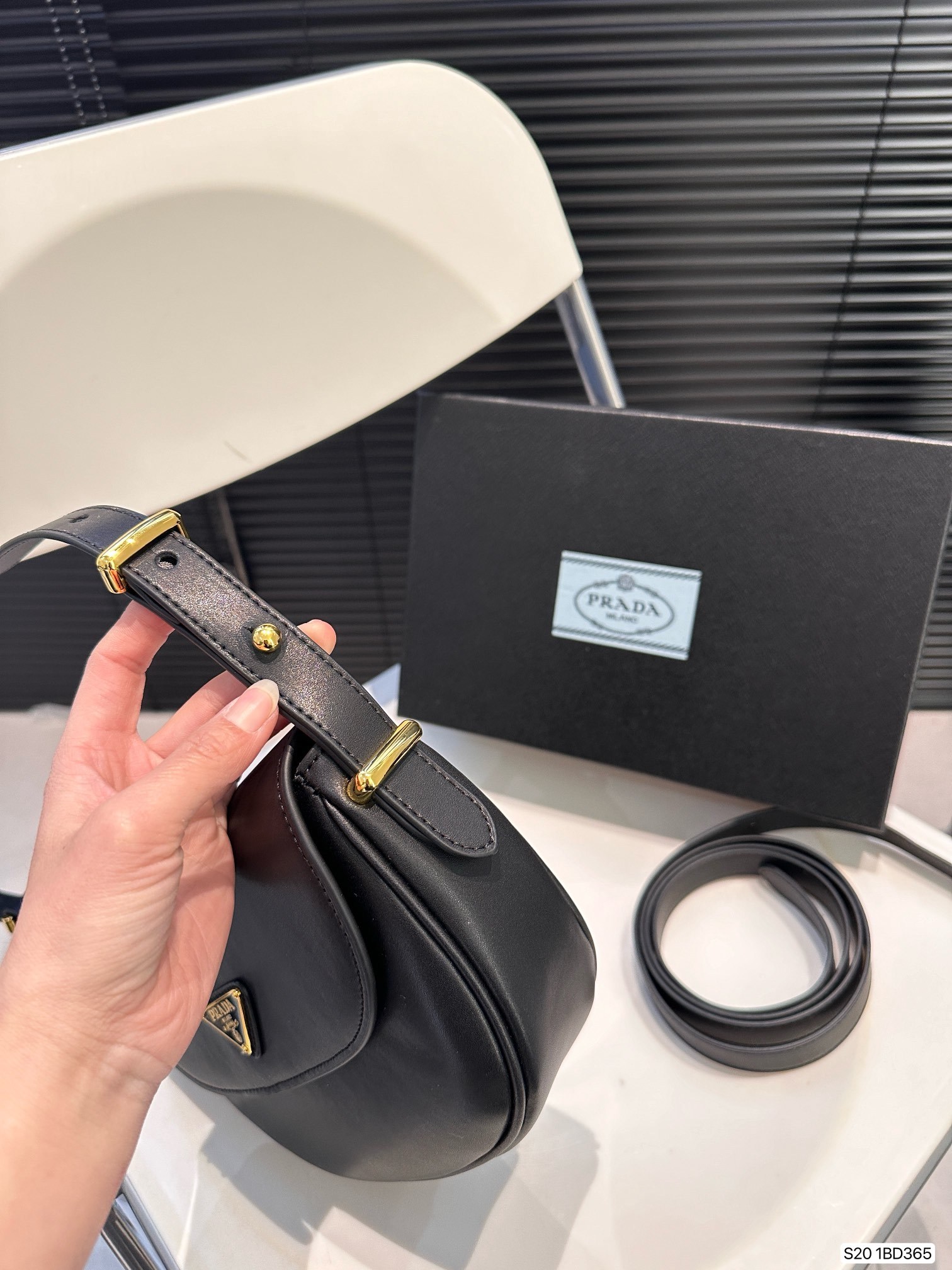 pra-new-arrival-bag-size-24-16-cm-9241