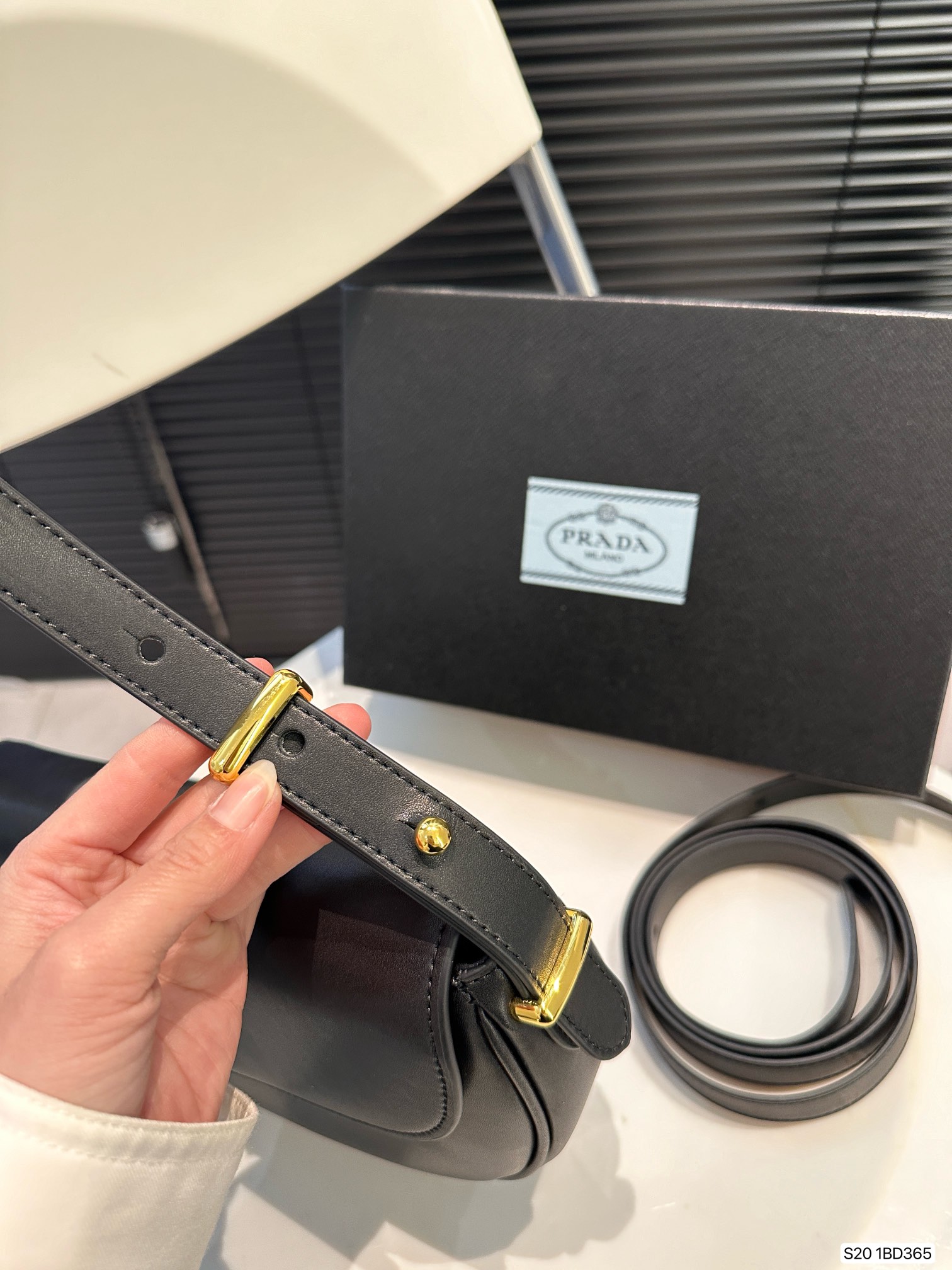 pra-new-arrival-bag-size-24-16-cm-9241