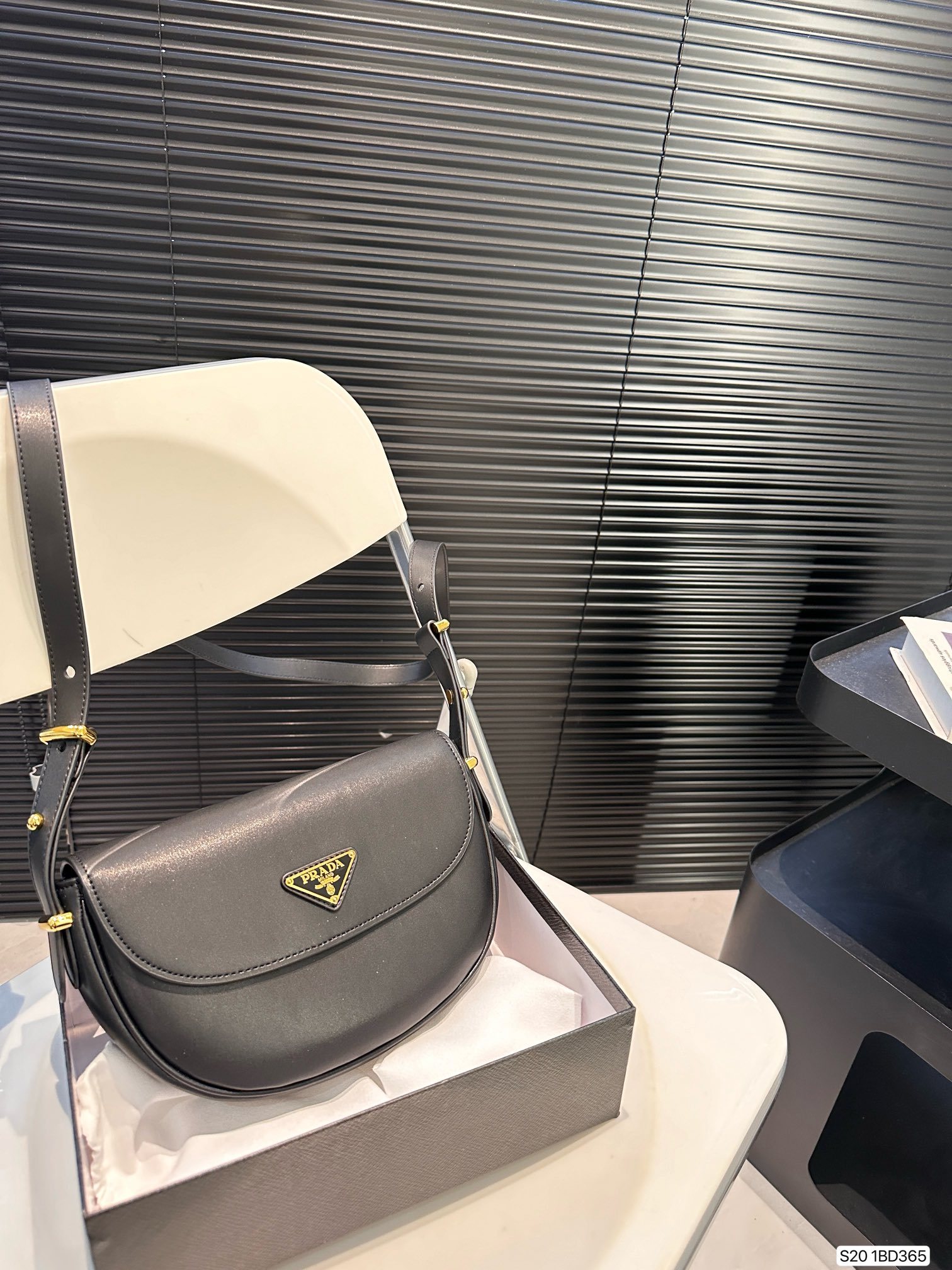 pra-new-arrival-bag-size-24-16-cm-9241