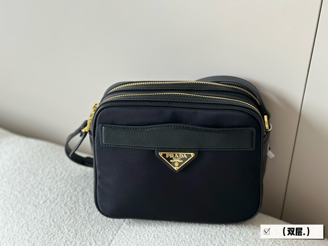 prada-odette-new-arrival-camera-bag-size-21-16cm-6624