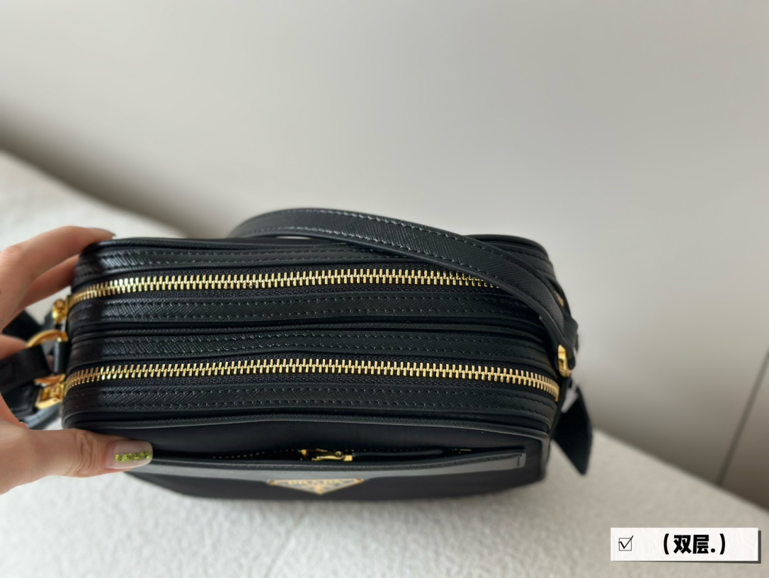 Prada odette new arrival camera bag size: 21 * 16cm