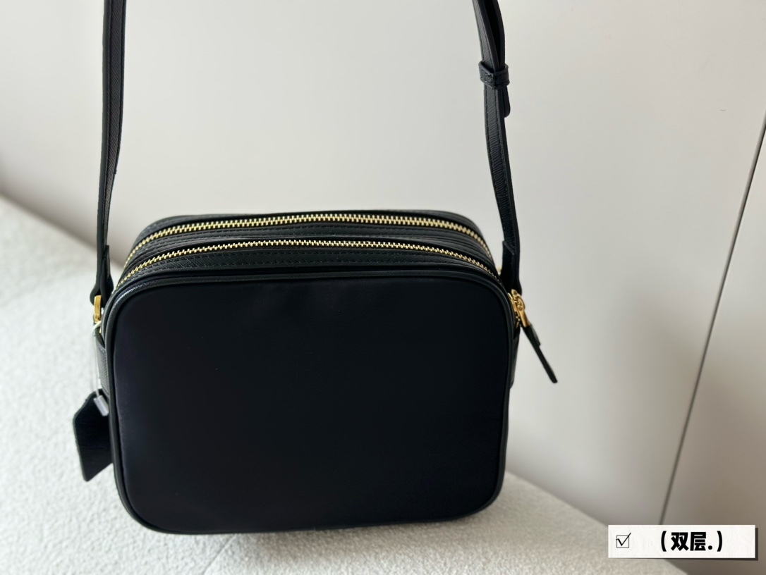 Prada odette new arrival camera bag size: 21 * 16cm