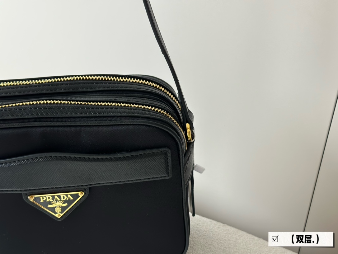 Prada odette new arrival camera bag size: 21 * 16cm