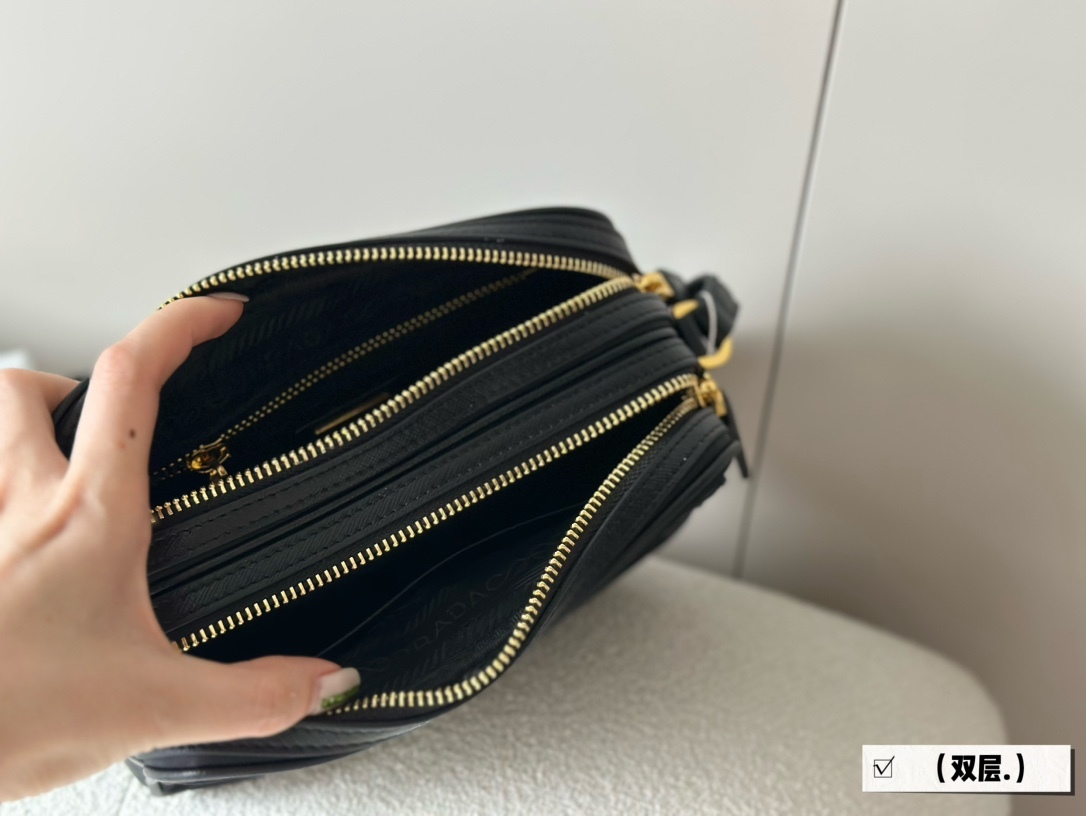 Prada odette new arrival camera bag size: 21 * 16cm