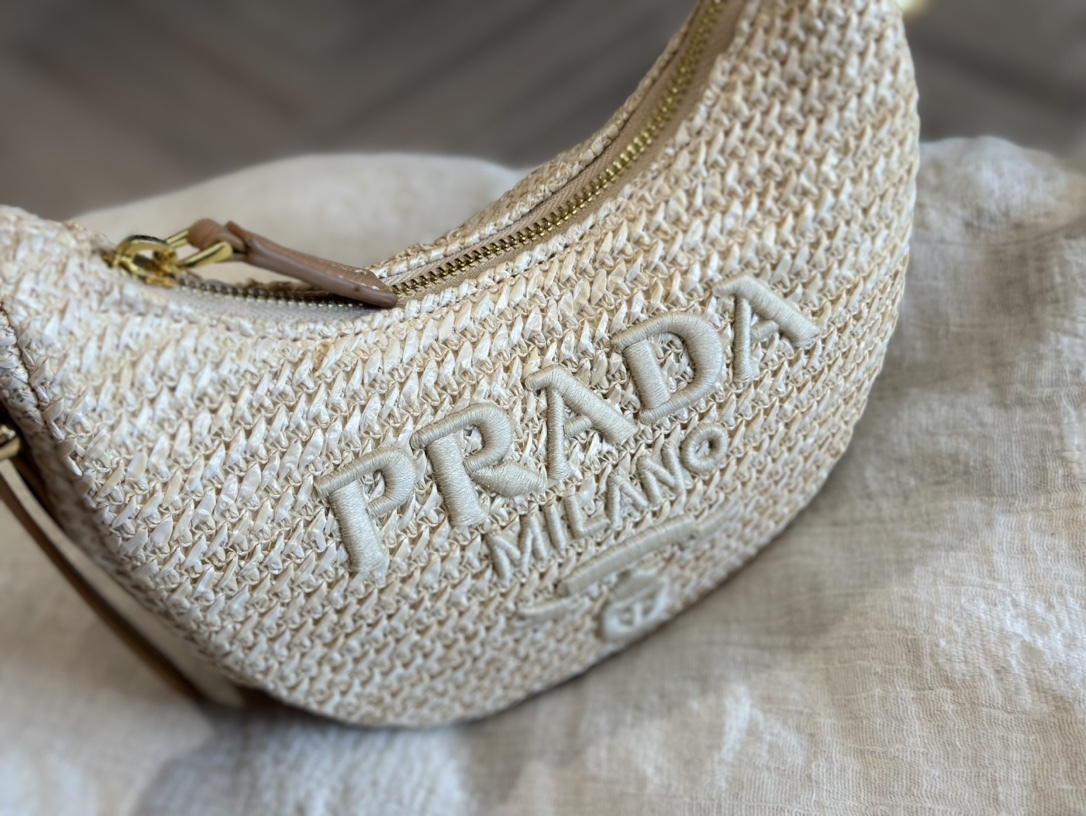 Pra new arrival bag size: 22 * 12cm