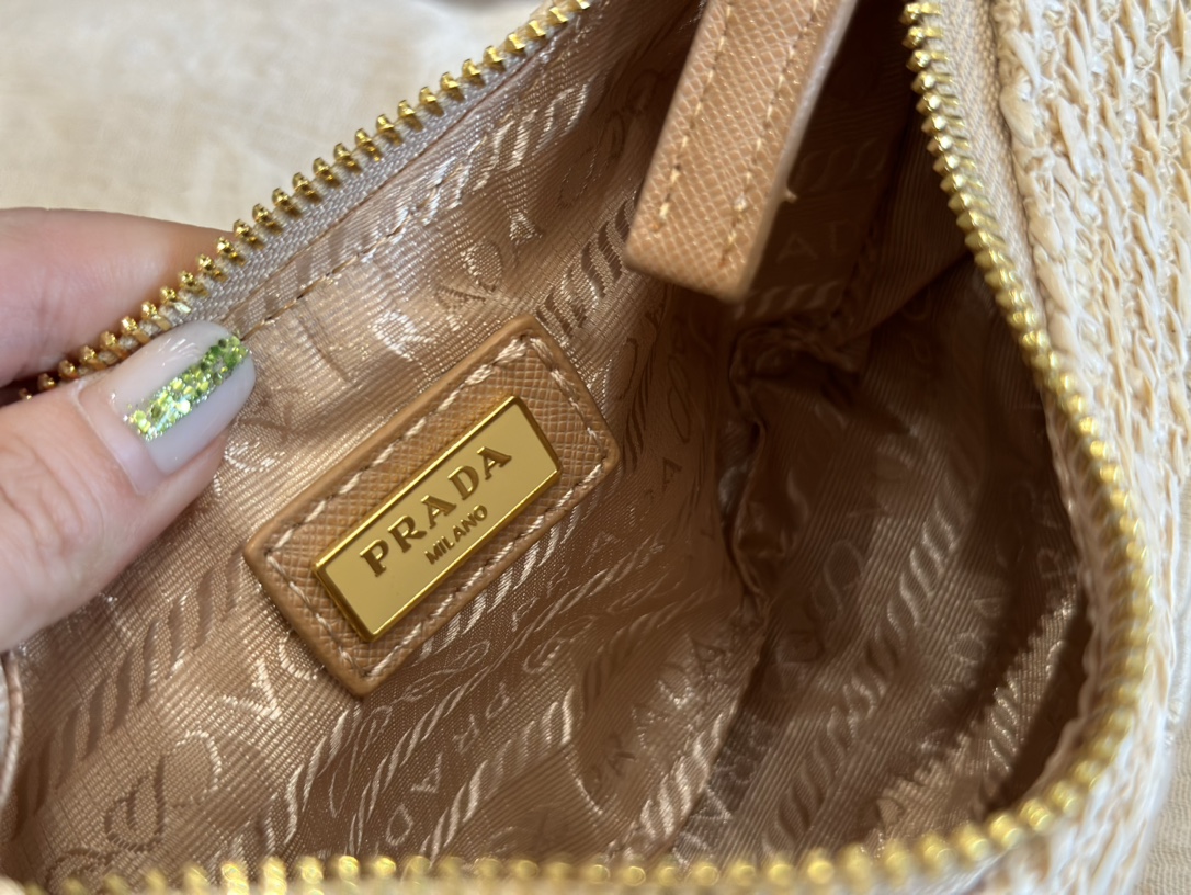 Pra new arrival bag size: 22 * 12cm