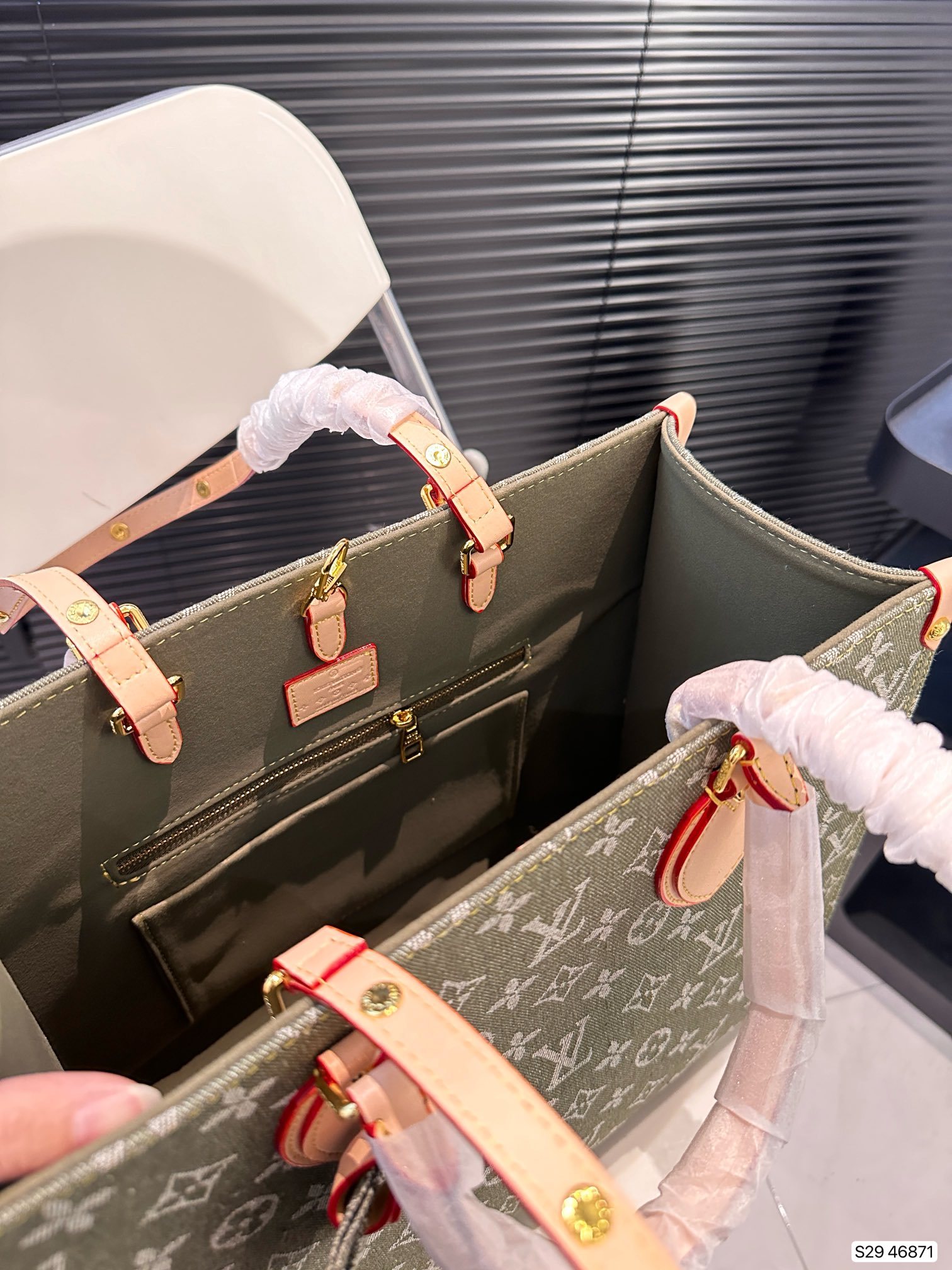 Louis new arrival denim tote bag size: 35 * 28 cm