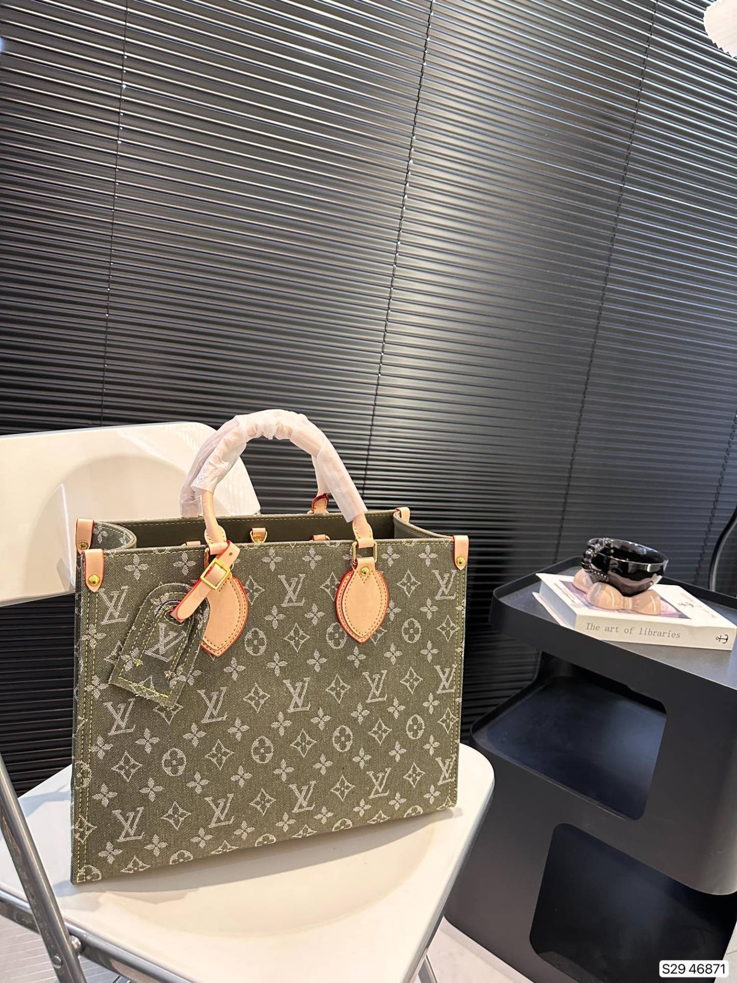 Louis new arrival denim tote bag size: 35 * 28 cm