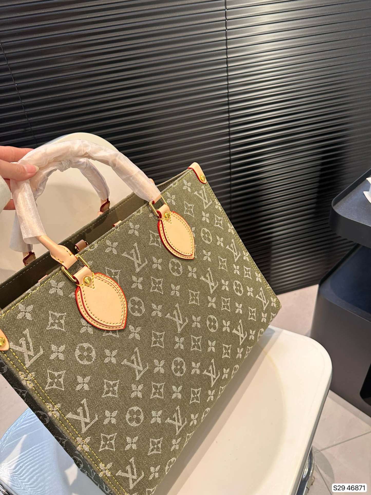 Louis new arrival denim tote bag size: 35 * 28 cm