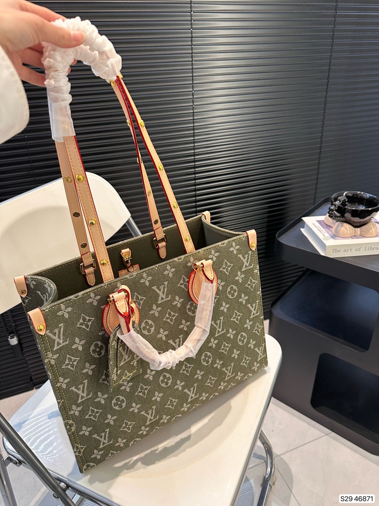 Louis new arrival denim tote bag size: 35 * 28 cm