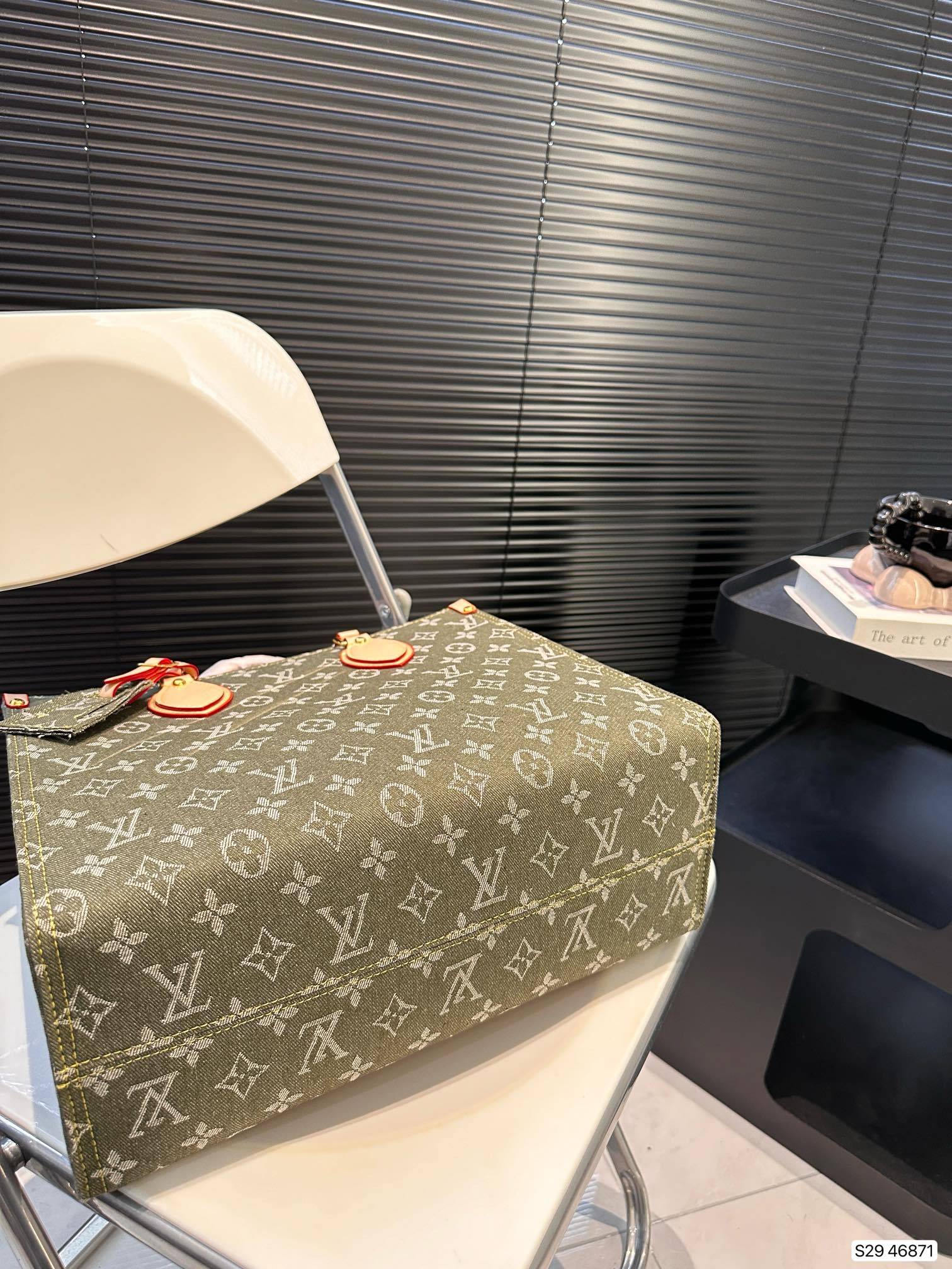 Louis new arrival denim tote bag size: 35 * 28 cm