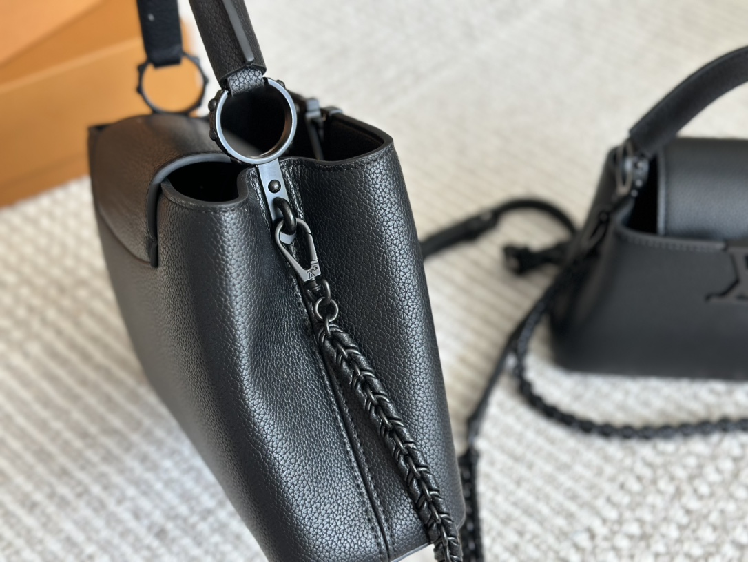 louis-capucines-monogram-new-arrival-bag-483