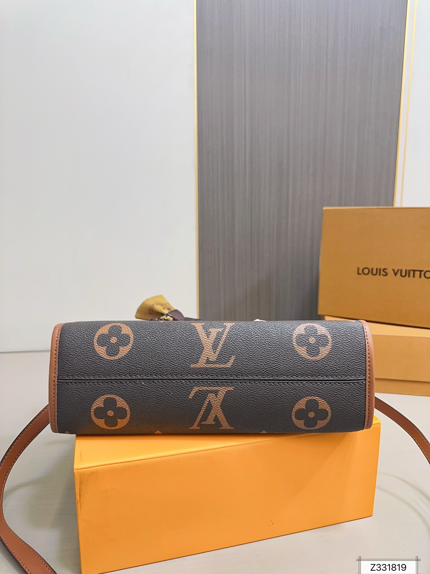 louis-new-arrival-onthego-tote-bag-size-30-19-cm-9597