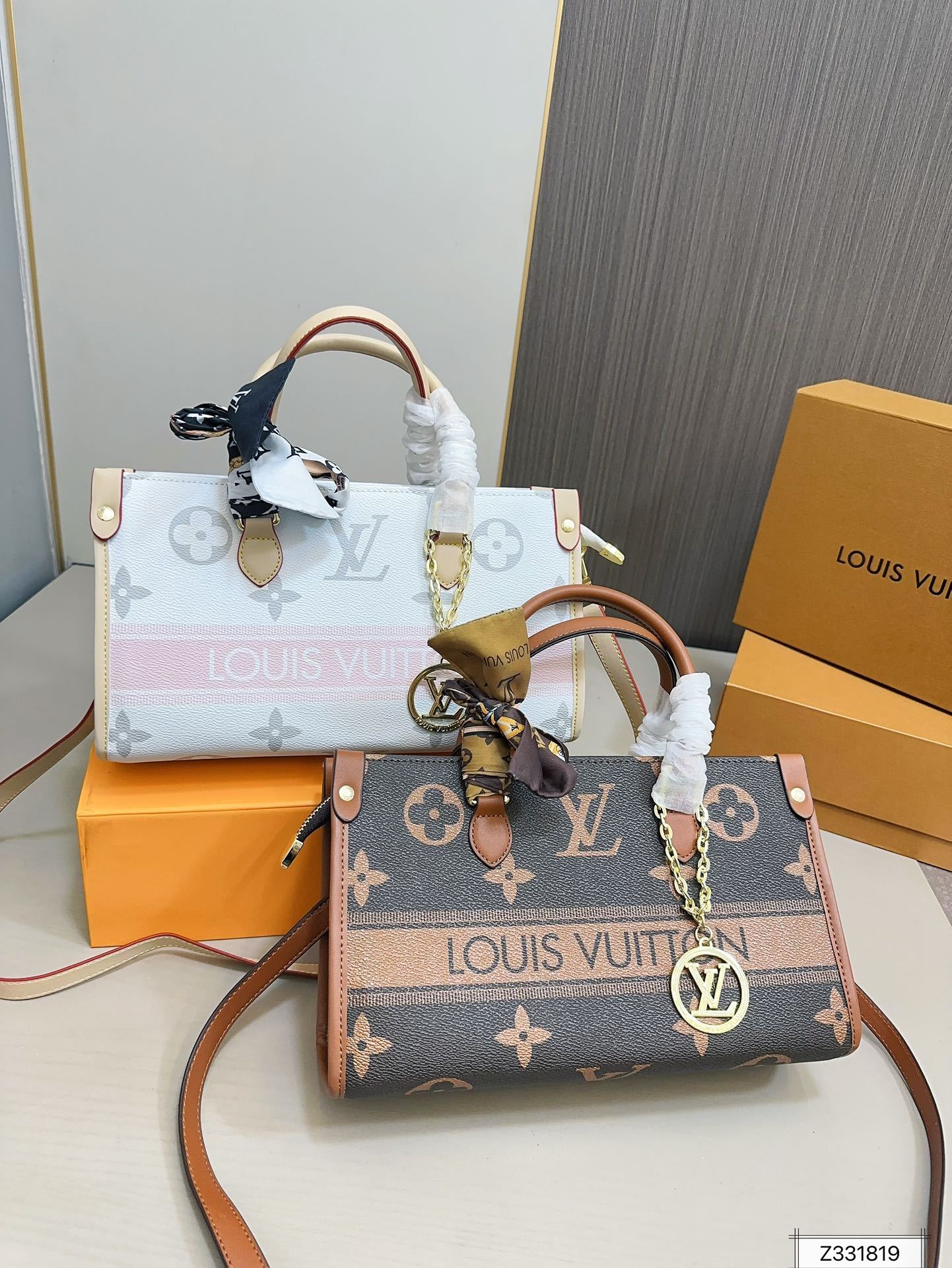 louis-new-arrival-onthego-tote-bag-size-30-19-cm-9597