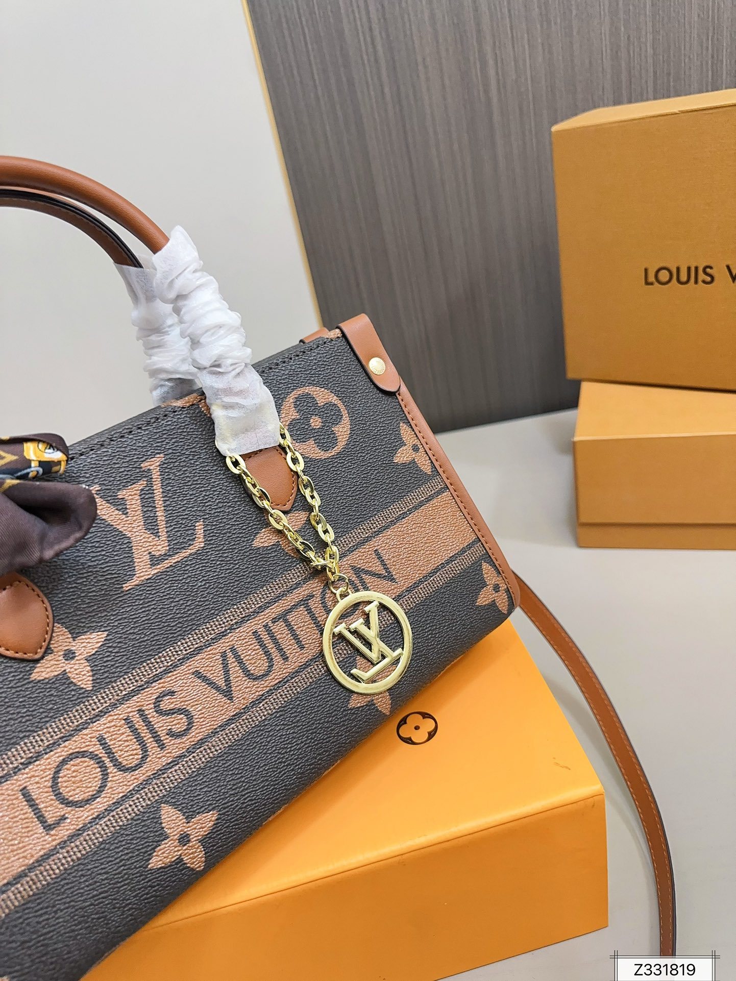 louis-new-arrival-onthego-tote-bag-size-30-19-cm-9597