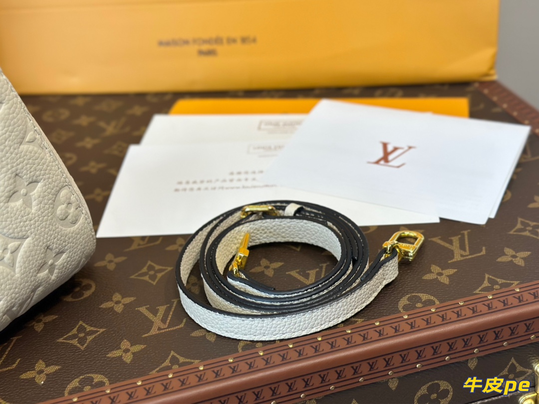 louis-24s-new-arrival-montaigne-bag-size-30-19cm-8740