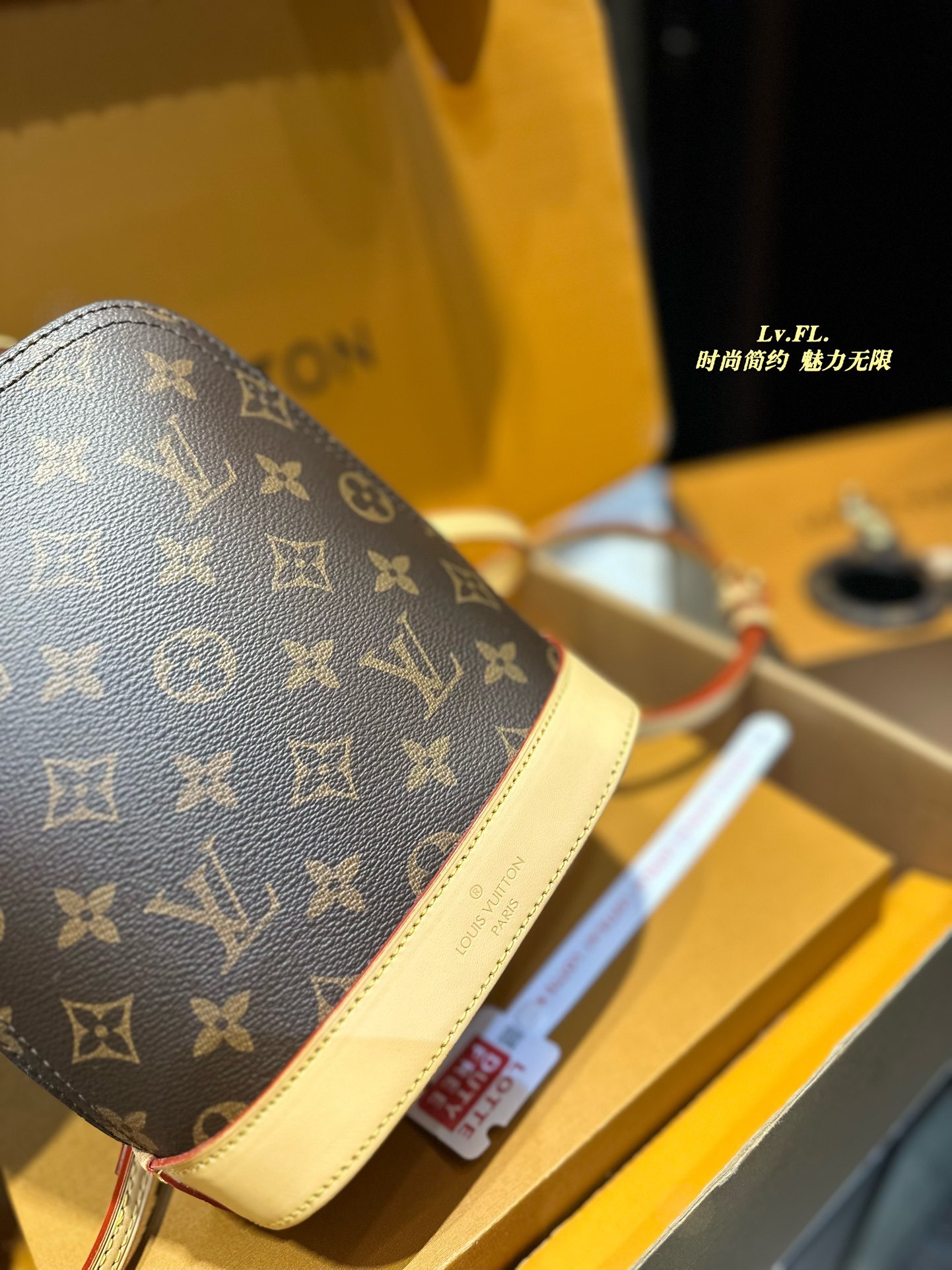 Louis Alma Retiro bag size: 15*20 cm