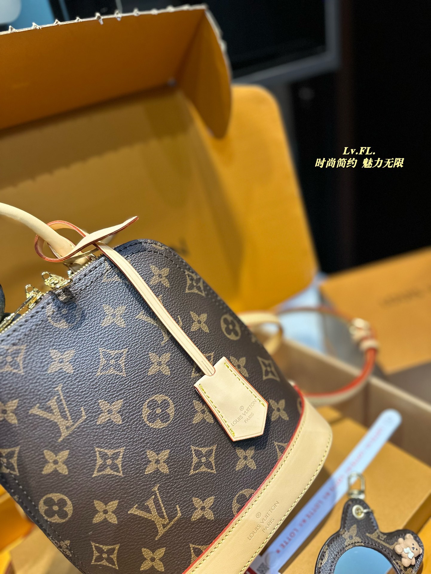 Louis Alma Retiro bag size: 15*20 cm