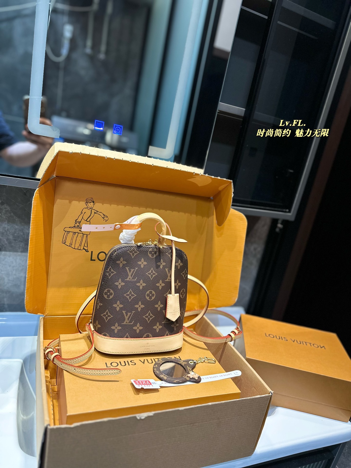 Louis Alma Retiro bag size: 15*20 cm